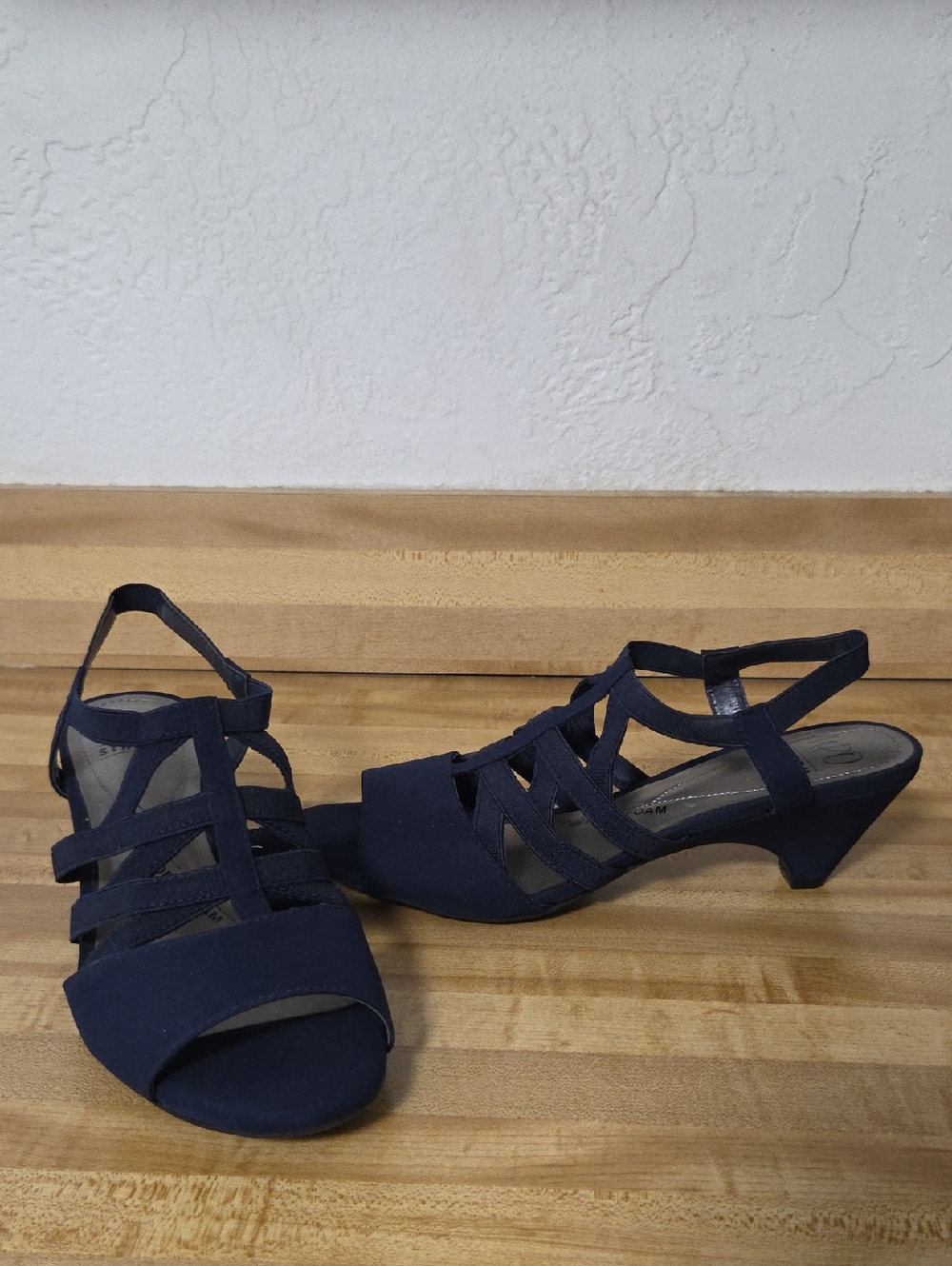 Impo Stretch Woman's Strappy Sandals Size 8M